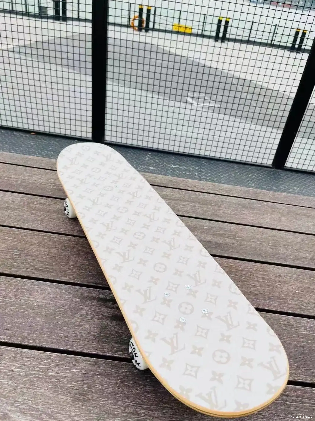 LV CUSTOM SKATEBOARD 0521